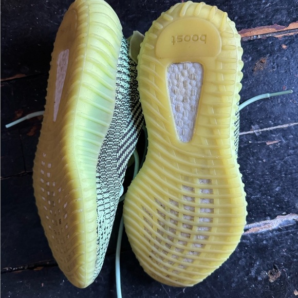 Men's adidas Yeezy Boost 350 V2 size 9 Neon Green - AUTHENTIC! - Picture 8 of 11